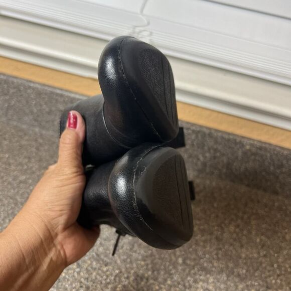 Clarks bendables Womens Size 7M Black Leather Mid Heels Zip On Ankle Bootie Pump - Picture 8 of 12